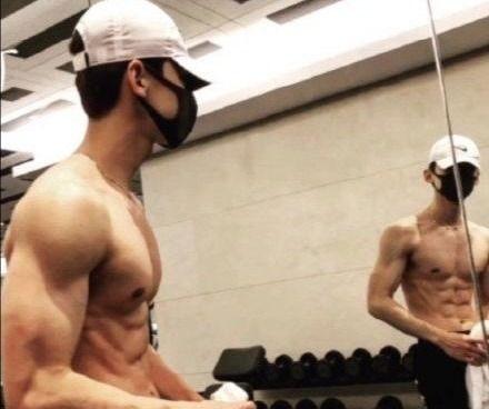 小鲜肉的肌肉照片