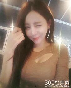 女主播娇喘在线观看,女主播直播间的激情瞬间