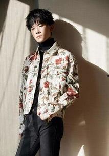 明星花衬衣,明星们的时尚花衬衣风采