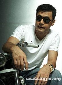 于荣光个人资料简介,影视界多面手，从武打明星到导演的华丽转身